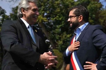 Gabriel Boric llega a Argentina en su primer visita oficial como presidente de Chile