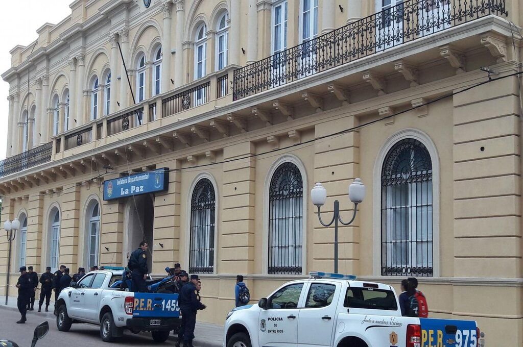446111_policialapaz
