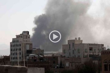 Arabia Saudita bombarde Sanaa y el puerto hut en Yemen