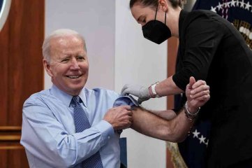 Joe Biden recibió una segunda dosis de refuerzo de la vacuna contra el coronavirus