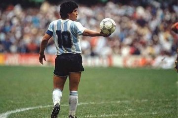 FIFA homenaje a Diego Maradona en el sorteo del Mundial de Qatar