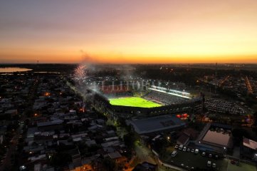 Noche de Copa Libertadores: Coln-Pearol, desde el drone de El Litoral