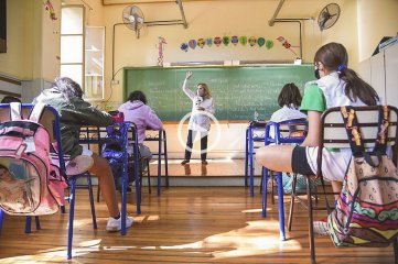 Los gremios docentes cuestionan la propuesta para extender el horario en las escuelas primarias 
