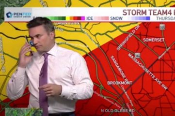 Video: llamó a sus hijos mientras estaba al aire para advertirlos por una alerta de tornado