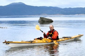 Buscan con buzos, helicópteros y veleros a un kayakista perdido en Ushuaia