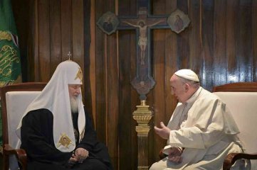 El Papa Francisco pidió al patriarca ortodoxo ruso defender la paz en Ucrania
