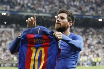 Un fanático pagó 450 mil dólares por la camiseta con la que Messi convirtió su gol 500