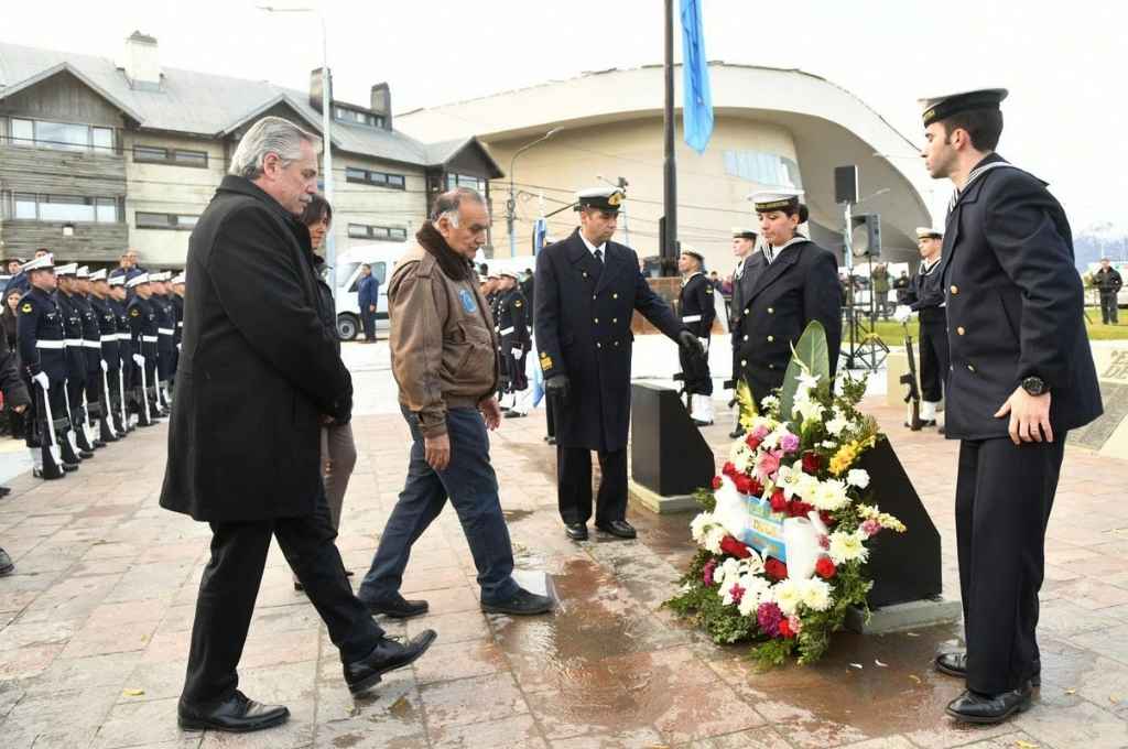 El presidente rindió homenaje a los caídos en la Guerra de Malvinas.   Crédito: Gentileza