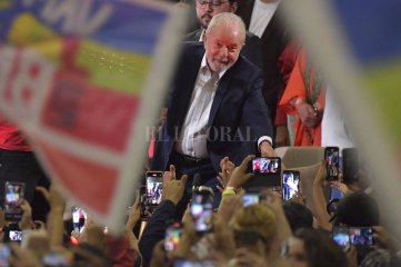 Lula lanzó su candidatura y convocó a "restaurar la soberanía" de su país