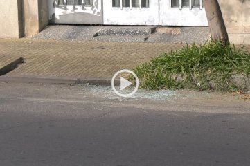 Video: le rompió el vidrio del auto con un matafuegos por una discusión de tránsito en pleno barrio Candioti de Santa Fe