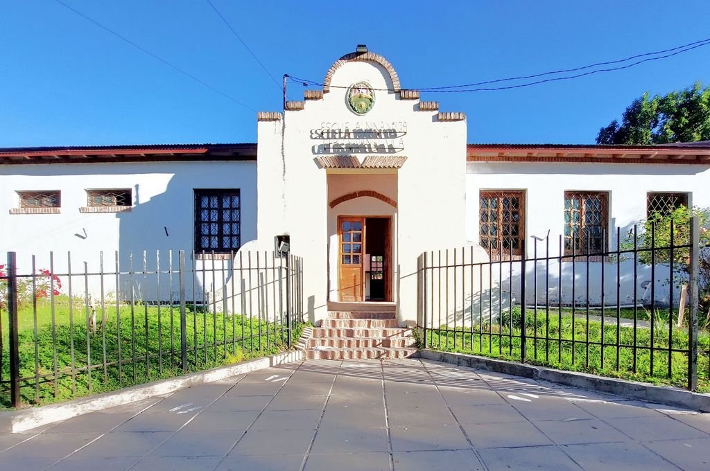 El homenaje de La Paz a Carlos Vila, con la escuela que lleva su nombre. Foto:Melisa Curá
