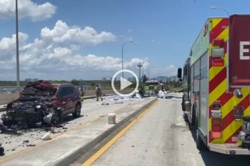 Video: una avioneta chocó contra un puente en Miami y alcanzó a impactar sobre un automóvil -  - 