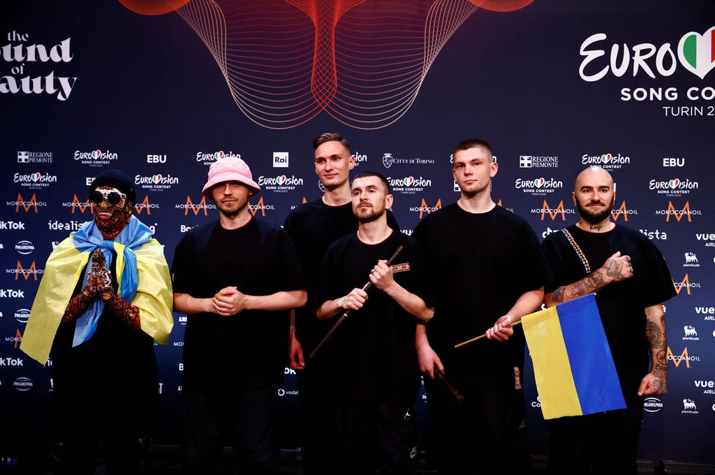 La Orquesta Kalush de Ucrania posa para los fotógrafos después de ganar el Festival de la Canción de Eurovisión 2022, en Turín, Italia, el 15 de mayo de 2022.  Crédito: Reuters