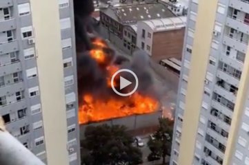 Video: impactantes imágenes del incendio en una fábrica de Avellaneda en cercanías a Independiente -  - 