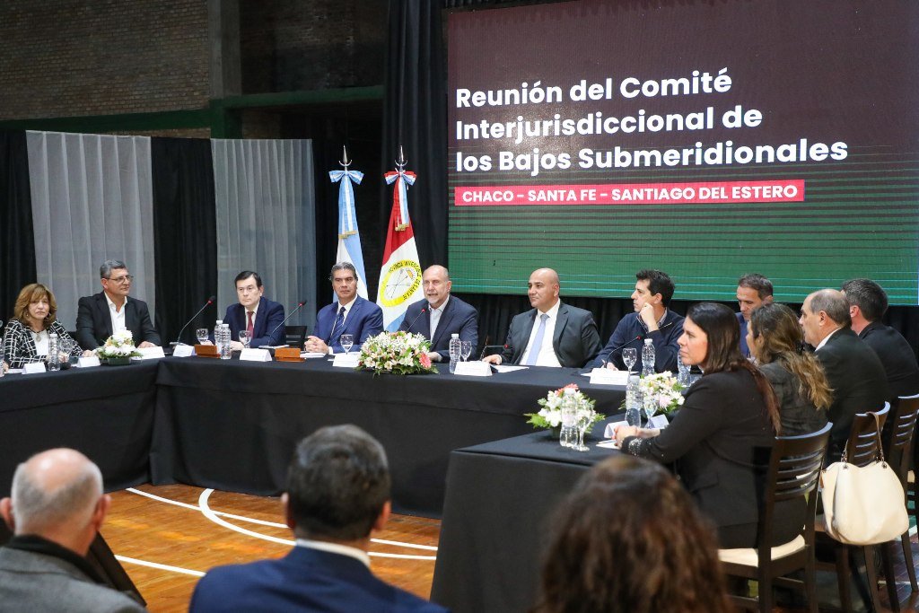 Perotti encabezó un nuevo encuentro del Comité Interjurisdiccional de los Bajos Submeridionales. Foto:Gentileza: prensa Gobierno de Santa Fe.