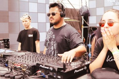 El paceño que hace explotar la Fiesta de Disfraces - Desde hace diez ediciones, Omar Miño, conocido como DJ Nono, hace la apertura de la Fiesta de Disfraces de Paraná.