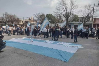 Recrudece el conflicto por Vicentin por negarse el juez a suspender el "cramdown" - Nueva manifestación de empleados de Vicentin en Reconquista.