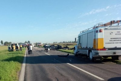 Choque fatal en la Ruta 34: murieron tres personas - Panorama desolador en la Ruta Nacional 34, entre San Genaro y Centeno.