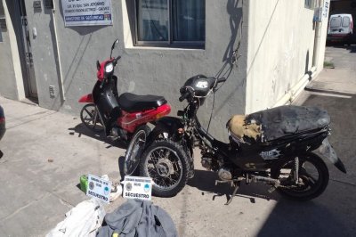 En Glvez: robaron dos motos en menos de 48 horas  -  Los dos motovehculos, recuperados con algunas piezas menos.