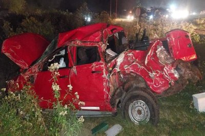 Fuerte impacto entre un camin y una camioneta en el ingreso norte de Chajar