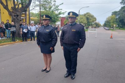 Cambio de autoridades policiales en Chajar - El comisario Mauricio Maschio sumi como jefe; y la comisaria Soledad Martnez, como subjefa.