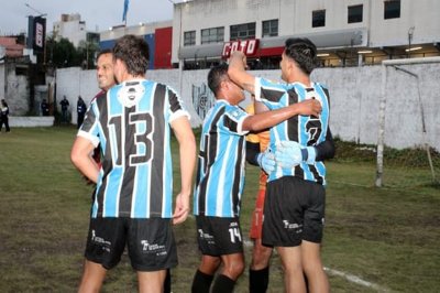 Malvinas de La Paz es el primer finalista de la Copa Entre Ros - El equipo paceo espera por el vencedor del duelo, este lunes, entre Gimnasia de Concepcin del Uruguay y Victoria de Concordia.